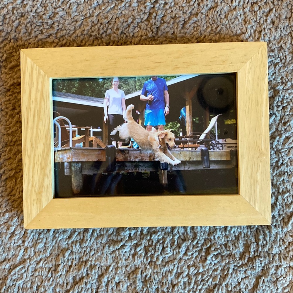 Set of 8 4x6 picture frames, light wood